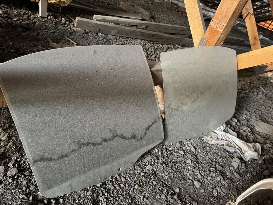 Продам дверные стекла бмв е39