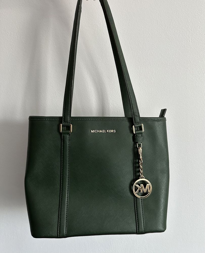 Forest green hotsell michael kors purse