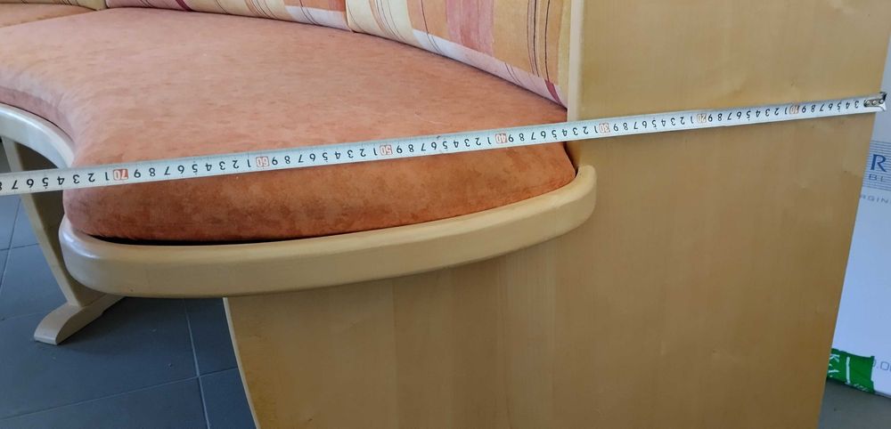 голям диван, 2 стола и маса от масив- за кухня, трапезария или барбекю