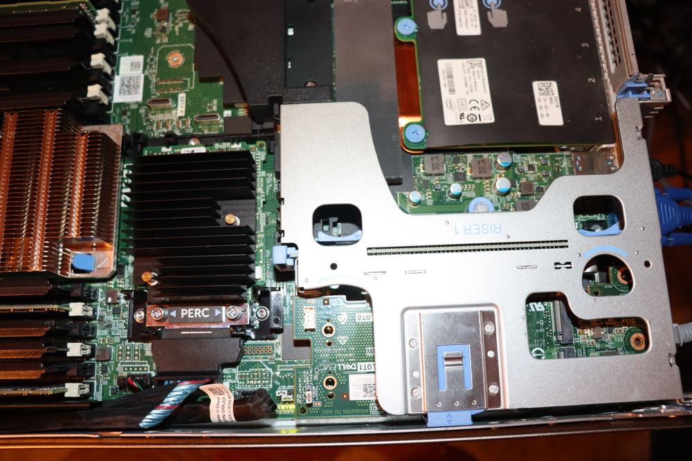 Server Dell PE 4LFF R640 40 Cores Gold 6230 320Gb 2666MHz  HBA 1500W BOSS-S1