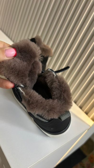 Продается зимняя детская ботинка