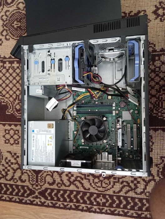 Настолен компютър + мишка + тонколонки + камера + монитор