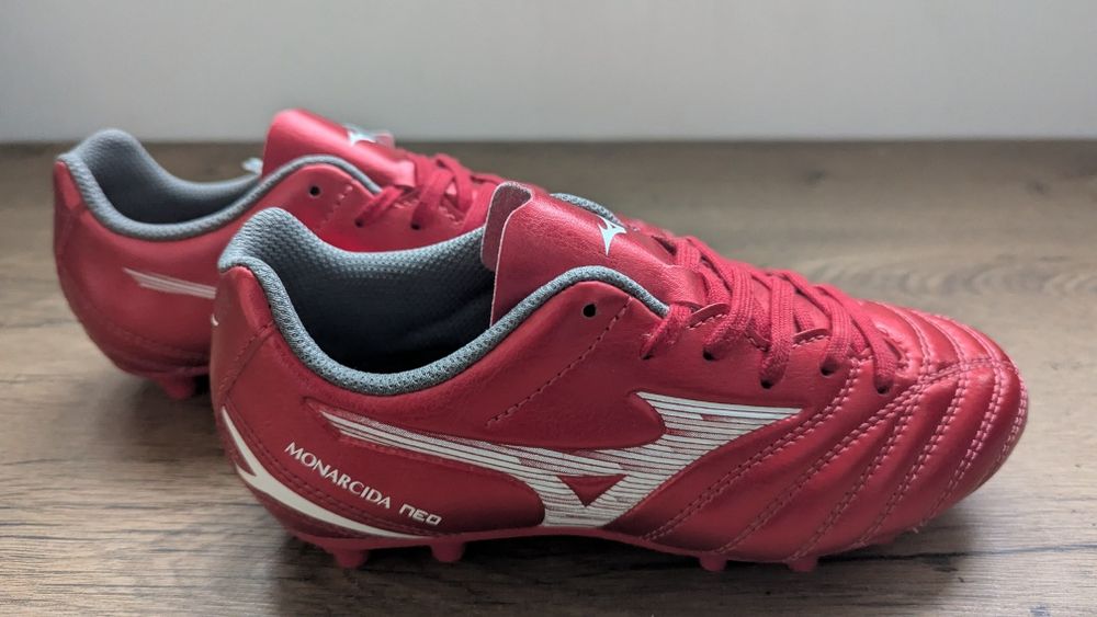Ghete fotbal Mizuno Kids Monarcida Neo III Select AG Mărime 32,5
