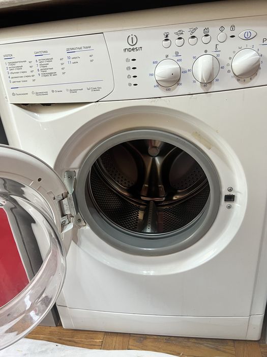 Продается стиральная машина Б/У Indesit WIL82X 5kg
