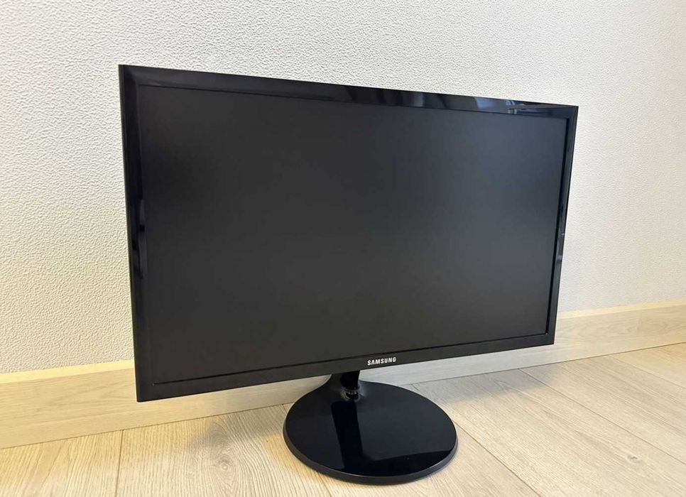 Большой Full HD Монитор Samsung 21.5" S22F350FHI