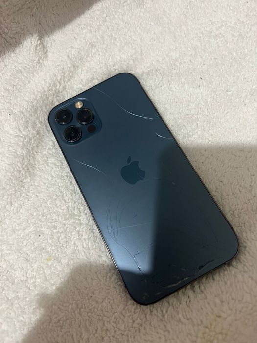 Продам айфон 12 про