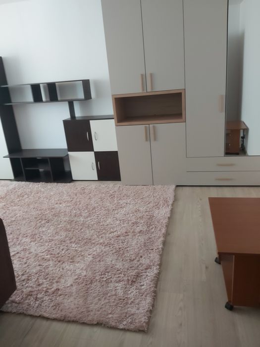 Inchiriez apartament cu 2 camere
