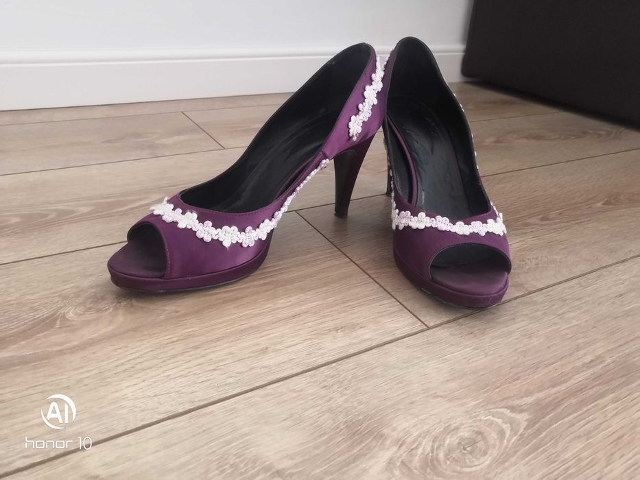 Pantofi cu toc de mireasă