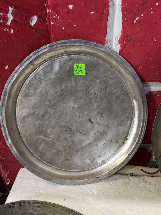 Медни тави цените са написани на всяка