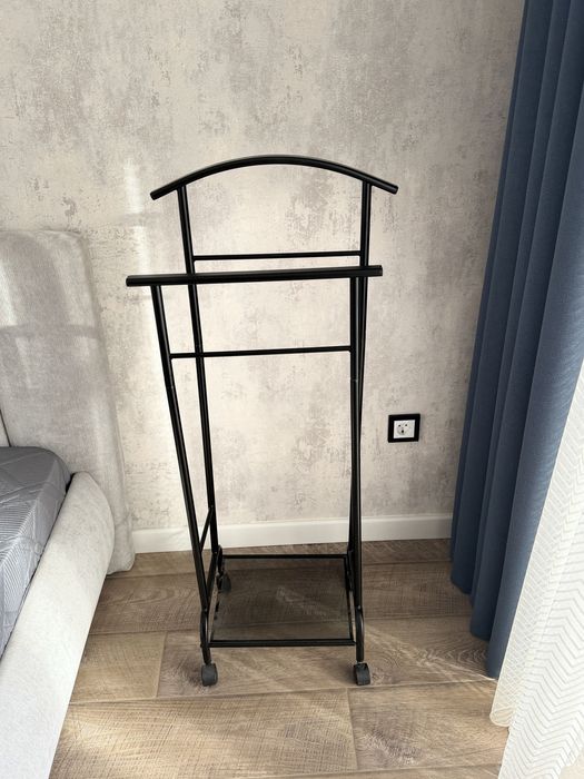 Напольная передвижная Вешалка  на колесах