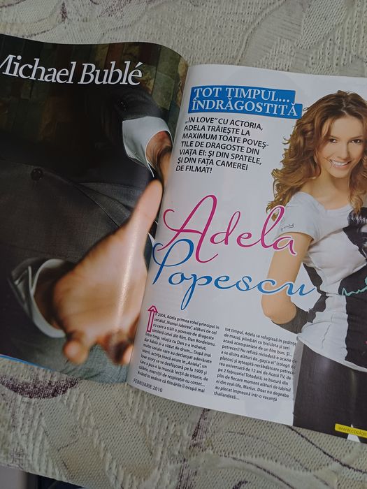 Vand revista Cool Girl februarie 2010, completă, cu Adela Popescu, cu 2 postere cu Michael Bublé si Vanessa si Zac in stare impecabilă