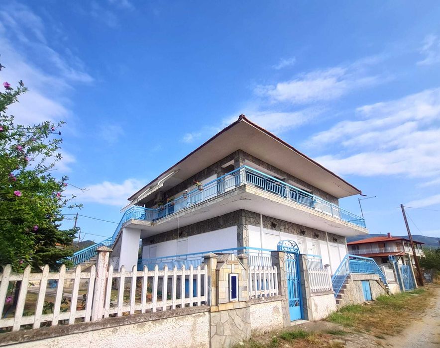 Продава 2 ет къща 240 м2 с двор 1200 м2 в Аспровалта, Гърция