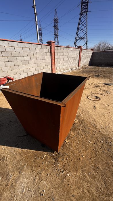 Новый мусорный контейнер