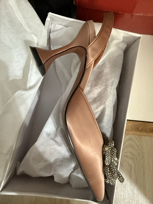 Продам туфельки со стразами