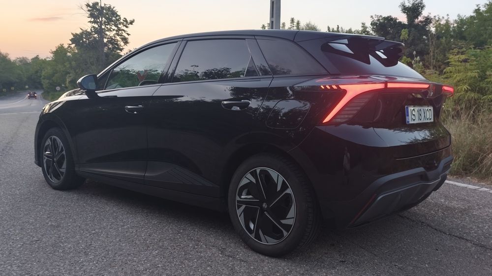 MG MG4 Luxury 2023 64kwh cu pompa de caldura si garantie 2030