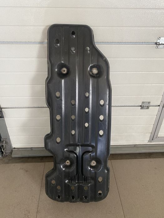 Зашита бака Хайлюкс