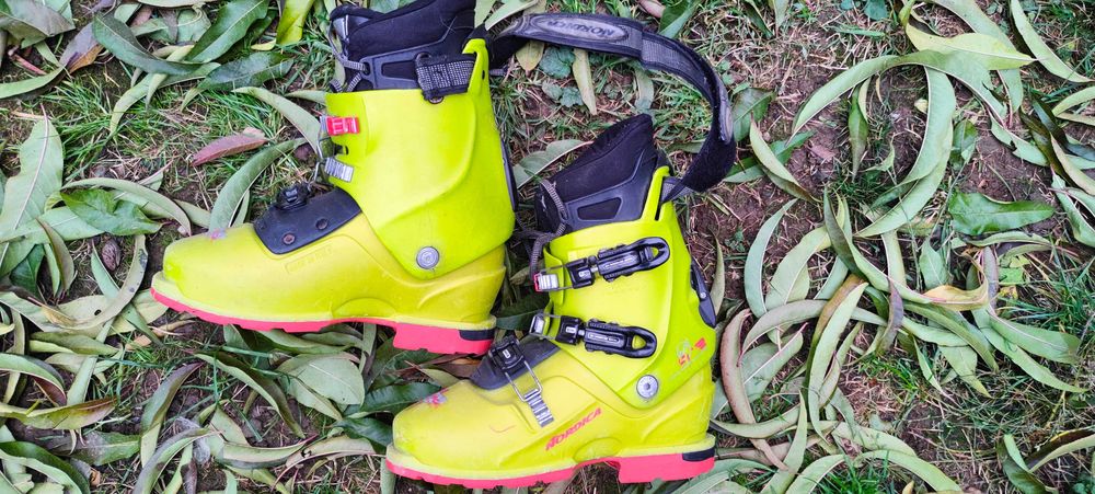 Echipament schi de tură