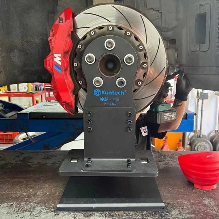 Стойка за главина и облекчаване на напрежението при смяна на  втулки