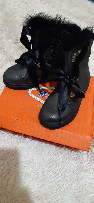 Продам новые  ботинки Тифлани