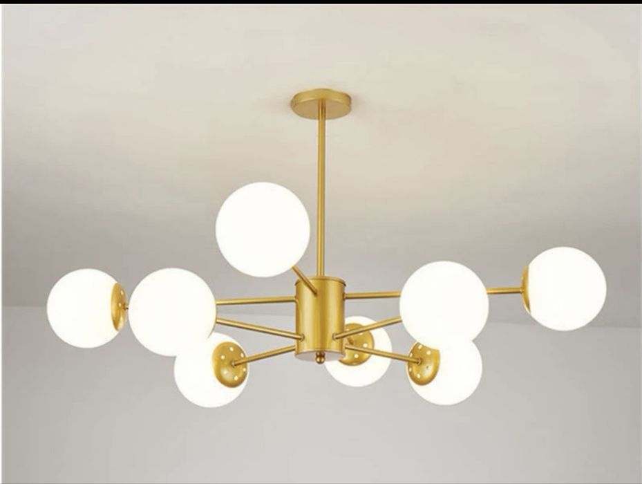 Продам люстрю . Теплый свет.