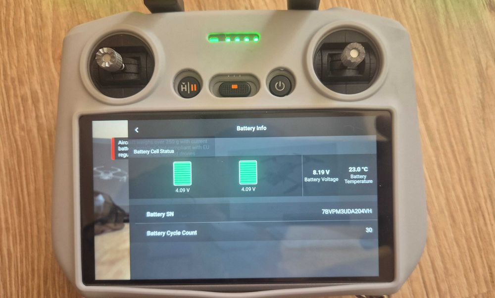 Продавам дрон DJI Mini 5 Pro fly more combo(RC2)