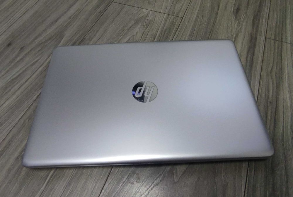 Laptop HP 15-da0136nq, Intel i3-7100U 2.4GHz, 15.6", 32 GB, SSD 500GB