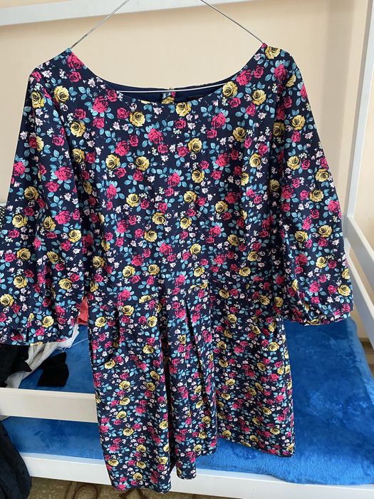 Продам женские платья