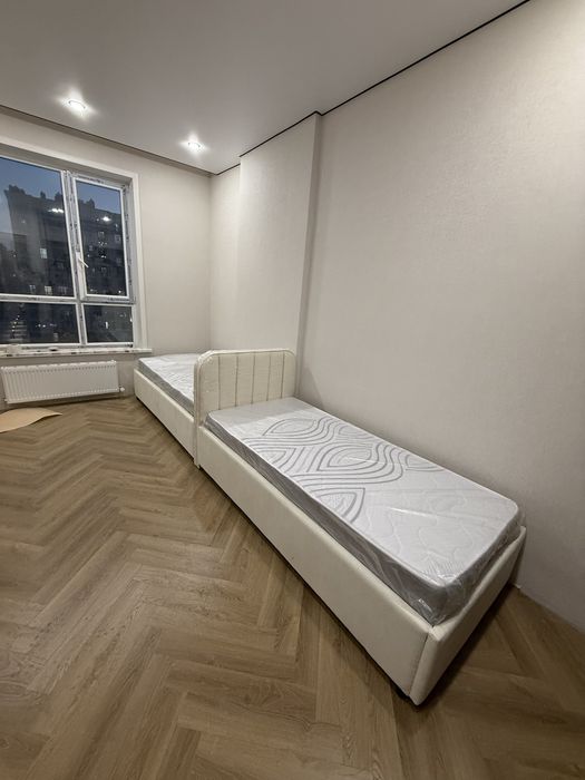 Новая современная удобная кровать