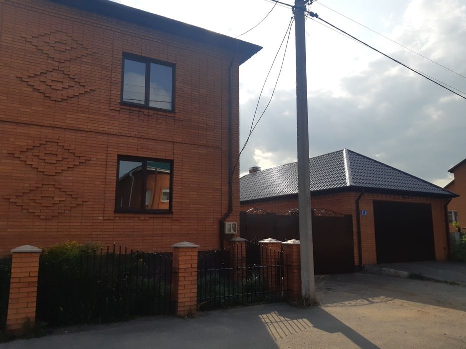 Продам коттедж. Район горпарка.