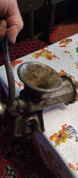 2 чугунени БГръчни месомелачки малка и голяма