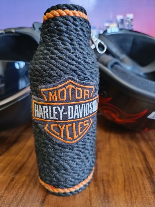 Два шлема+чехол на бутылку от Harley Davidson