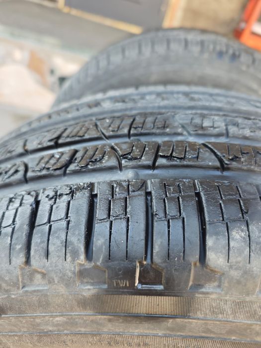 Продам  резину на внедорожник.