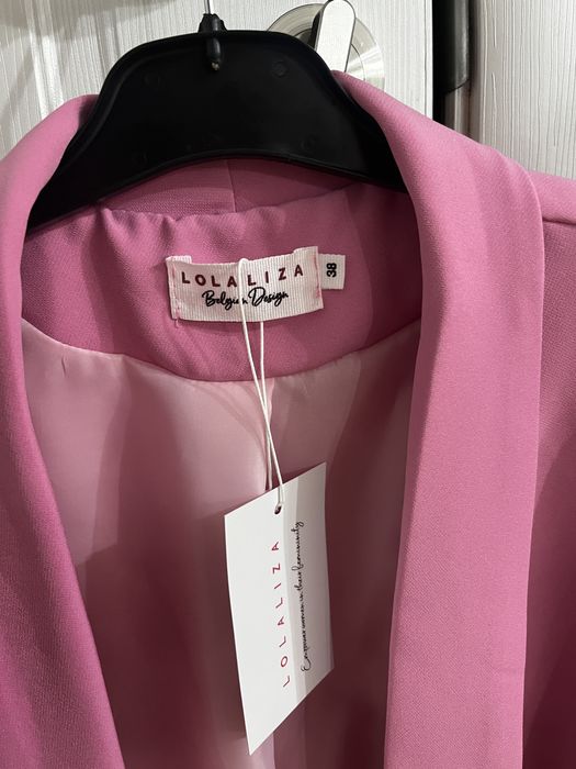 Страхотно розово сако