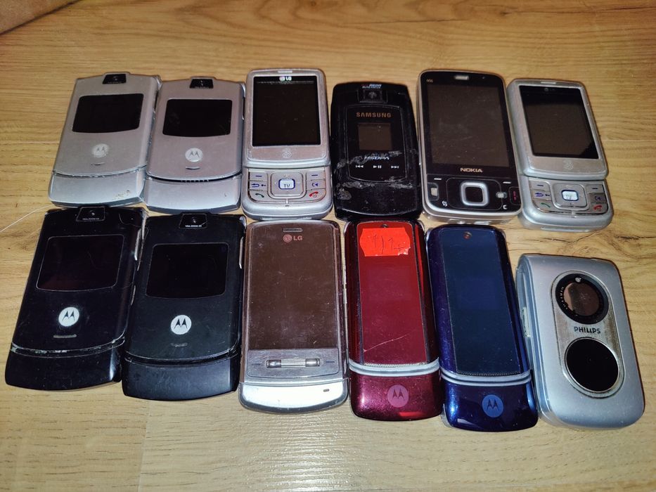 Colectie telefoane cu butoane motorolla razr LG NOKIA N96 PHILIPS KE970