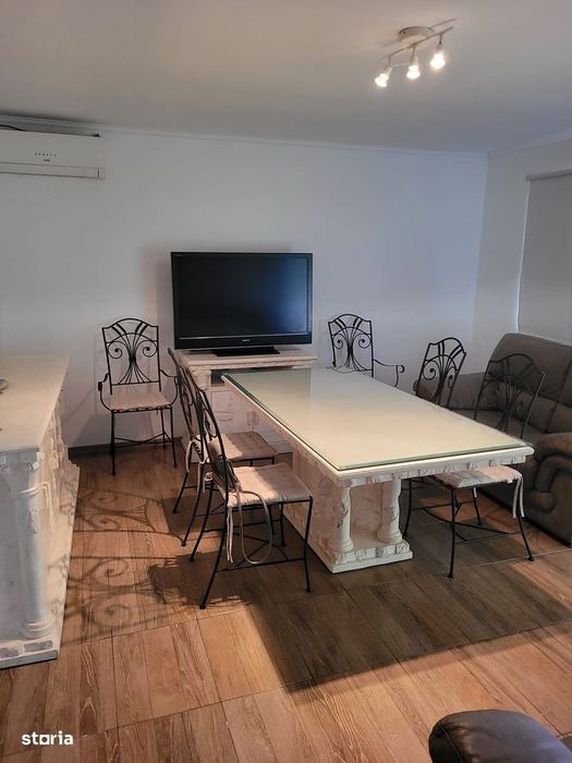 Casă cu 3 camere, garaj și piscină