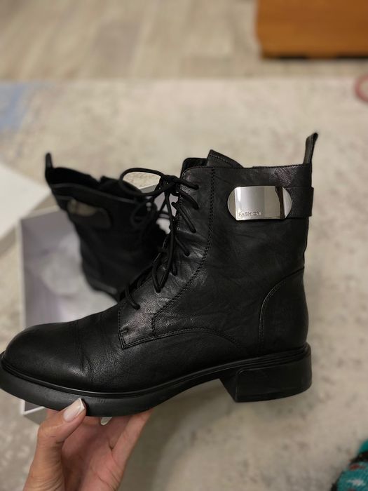 Продам женскую кожаную обувь