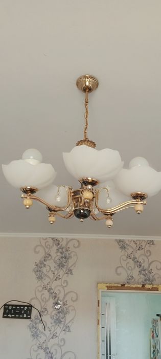 Продается люстра