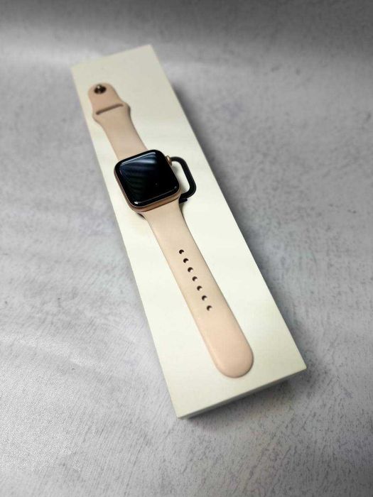 Apple Watch Series 4 44mm (г.Атырау, Кунанбаева 19/21 лот 855720)