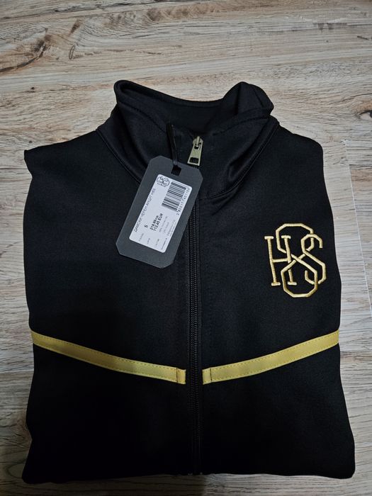 Черен анцуг на Христо Стойчков