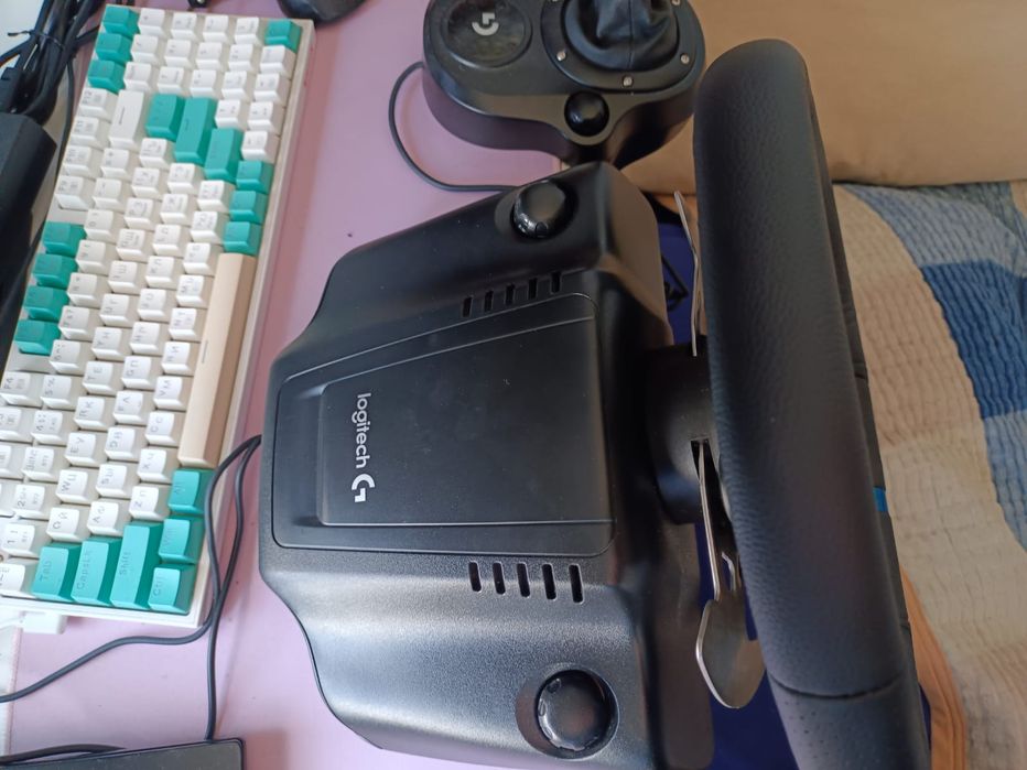 Logitech G29 с коробкой передач в комплекте