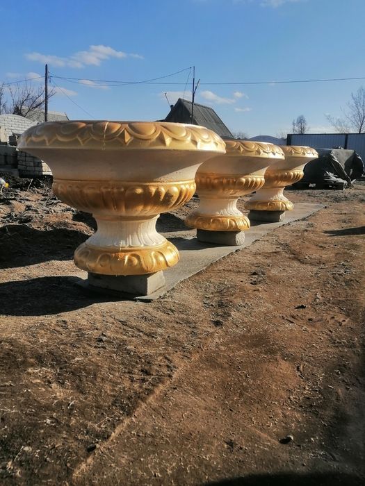 Вазоны уличные бетон