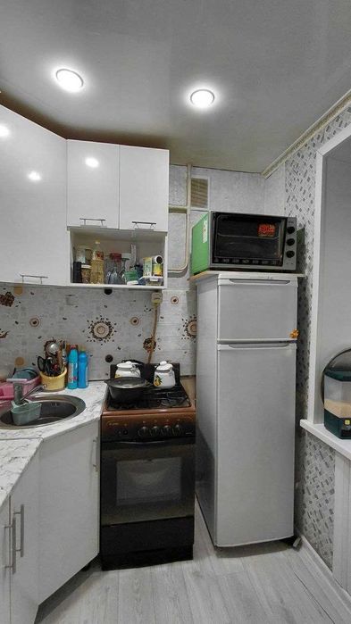 Продам 2 ком квартиру с ремонтом все рядом