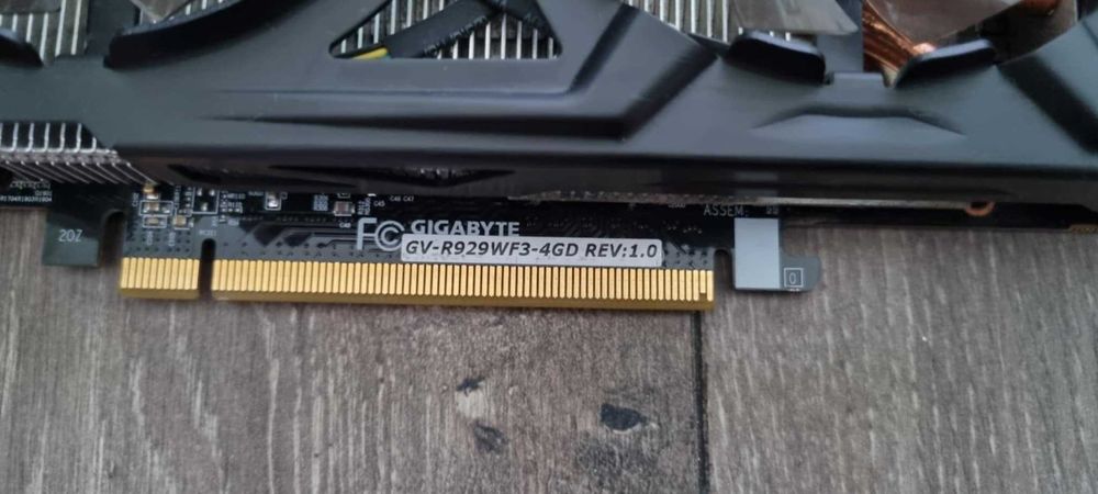 Видео карта Gigabyte R9 290 Windforce