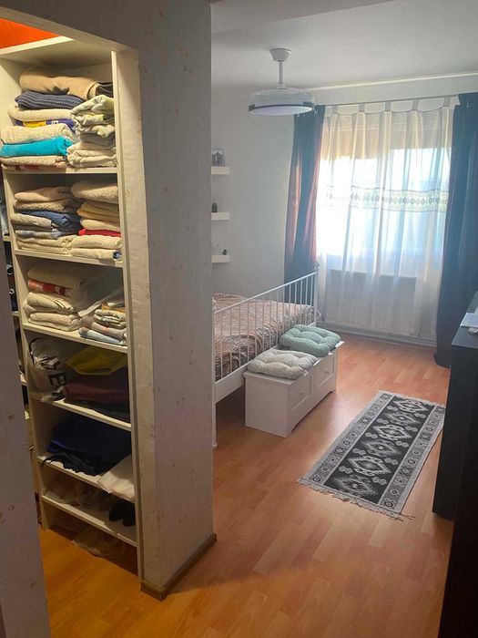 Apartament 3 camere de vanzare