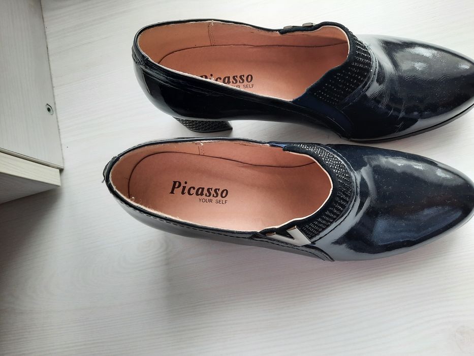 Продаются женские туфли