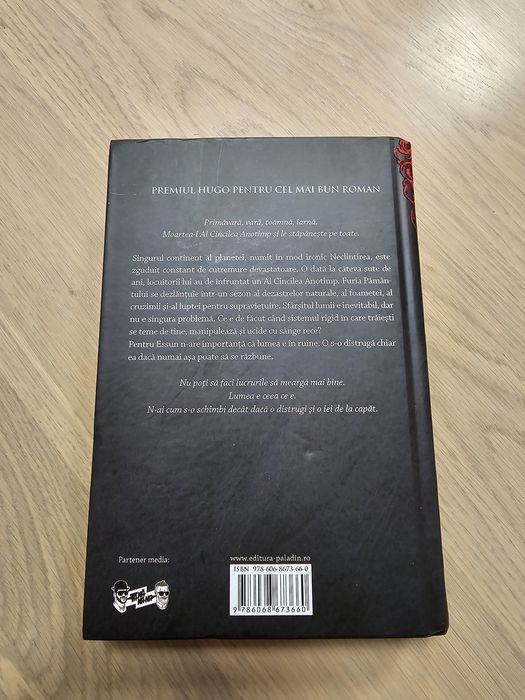 Vând carte Al cincilea anotimp