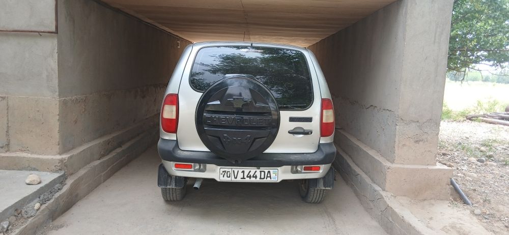 Chevrolet Niva 21230