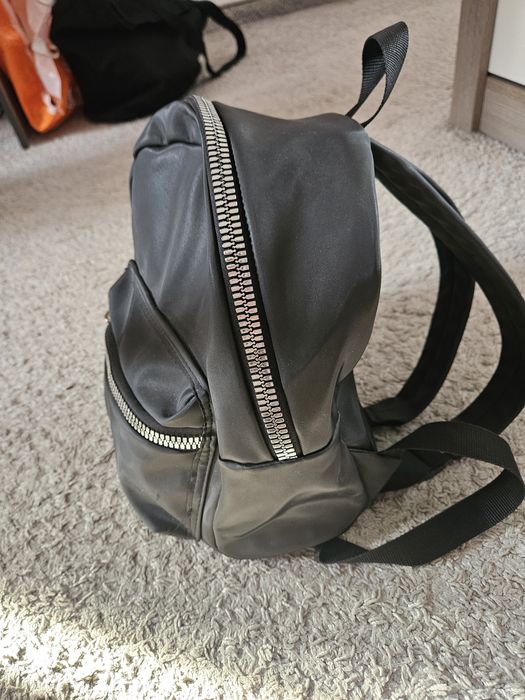 Малка компактна раница