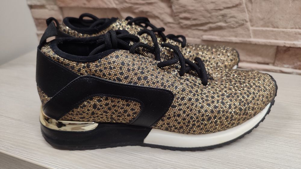 Дамски златисти маратонки