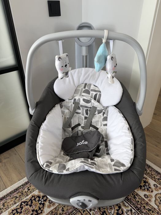 Продаю качелю joie